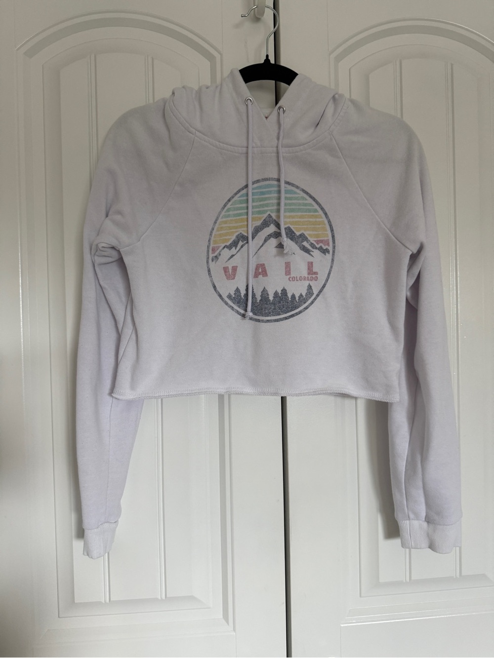 Vail Colorado Cropped Hoodie Sweatshirt White Mountain Graphic Pullover S/M